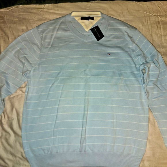 Tommy Hilfiger Men's Light Blue Sweater long sleeve v neck designer nwt - Picture 1 of 2